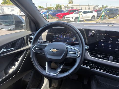 Used 2025 Chevrolet Equinox LT FWD image 35