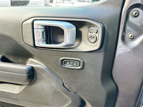 Used 2022 Jeep Gladiator Sport image 33