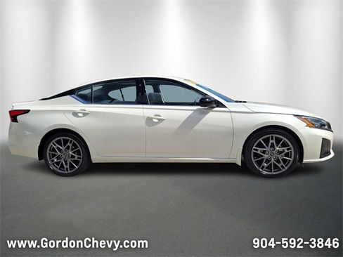 Used 2024 Nissan Altima 2.0 SR image 7