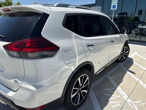 Used 2018 Nissan Rogue SL w/ Premium Package FWD image 4