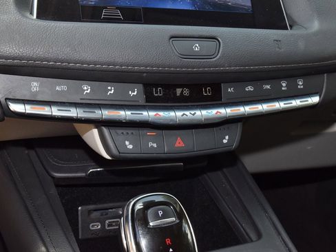Used 2020 Cadillac XT4 Premium Luxury w/ Cold Weather Package FWD image 29