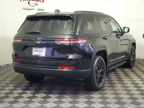 Used 2024 Jeep Grand Cherokee Altitude image 3