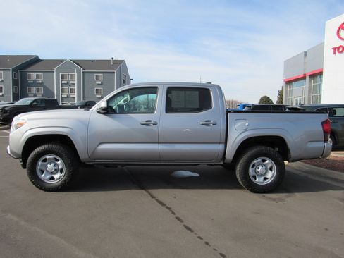 Used 2020 Toyota Tacoma SR image 9