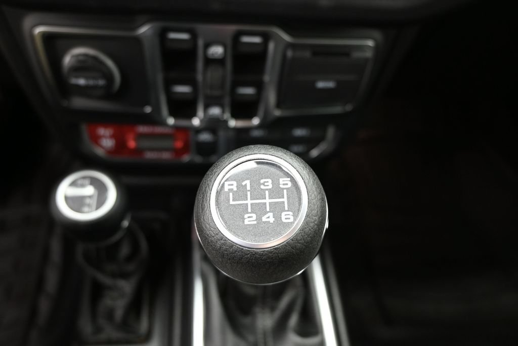 Used 2024 Jeep Gladiator Mojave AWD/4WD image 22