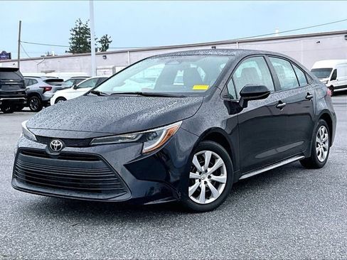 Used 2023 Toyota Corolla LE FWD image 2