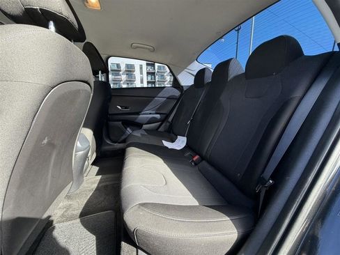 Used 2021 Hyundai Elantra SE image 17