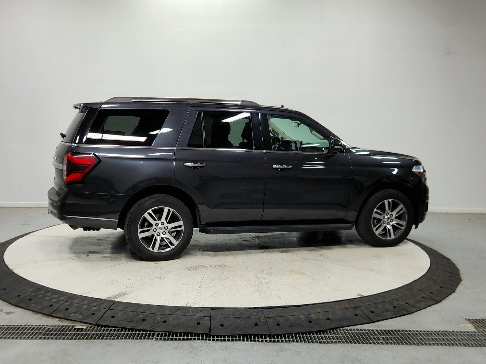 Used 2024 Ford Expedition Limited RWD image 9