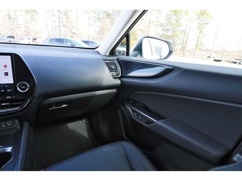 Used 2025 Lexus NX 250 FWD w/ Premium Package image 8