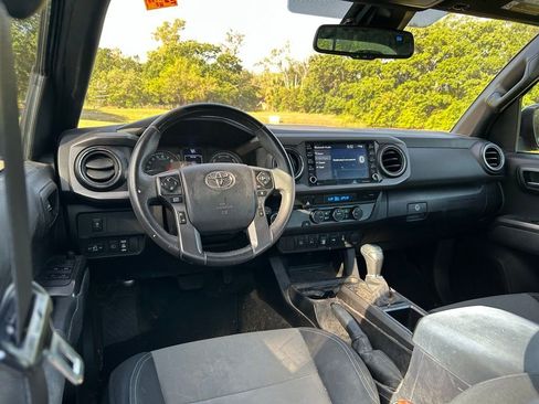 Used 2022 Toyota Tacoma TRD Sport image 11