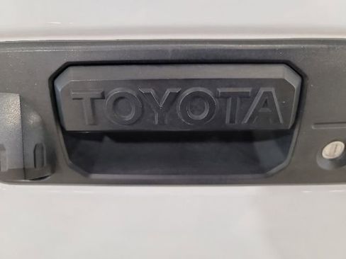 Used 2022 Toyota Tacoma TRD Off-Road AWD/4WD image 10