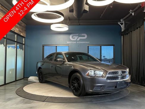 Used 2014 Dodge Charger SE RWD image 1