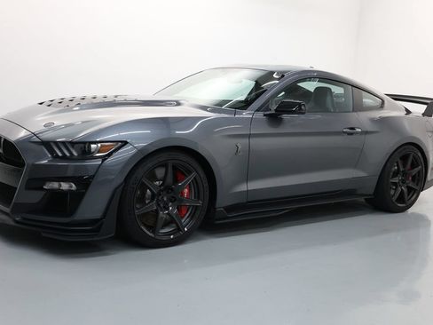 Used 2022 Ford Mustang Shelby GT500 w/ Carbon Fiber Track Pack RWD image 1