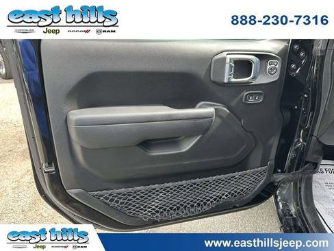 Certified 2022 Jeep Gladiator Sport AWD/4WD image 12