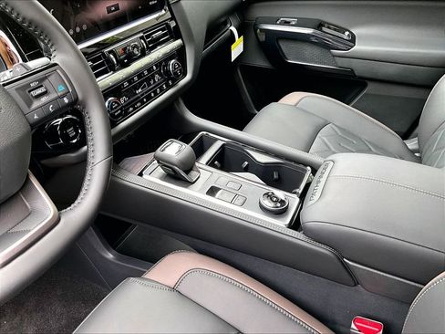 New 2026 Nissan Pathfinder Platinum AWD/4WD image 8