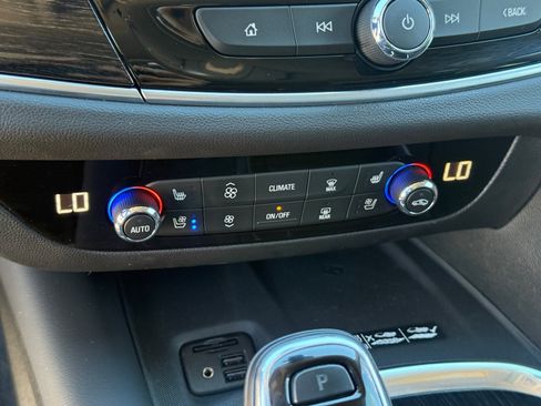 Used 2021 Buick Enclave Avenir w/ Avenir Technology Package image 21