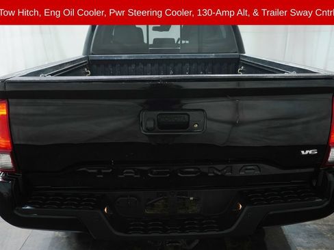 Used 2018 Toyota Tacoma TRD Off-Road w/ Technology Package AWD/4WD image 5