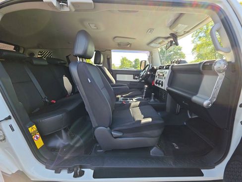 Used 2014 Toyota FJ Cruiser 4WD image 8