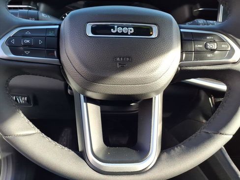 Used 2024 Jeep Compass Latitude image 14