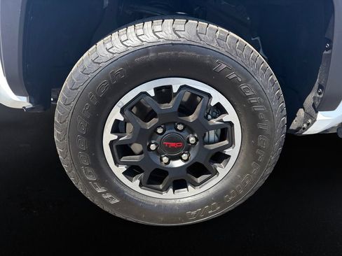Used 2025 Toyota Tacoma TRD Off-Road AWD/4WD image 9