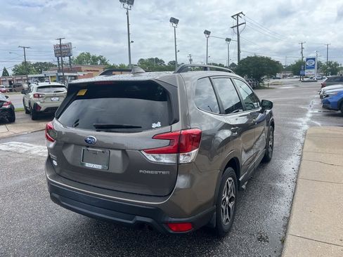 Used 2020 Subaru Forester Premium AWD/4WD image 4