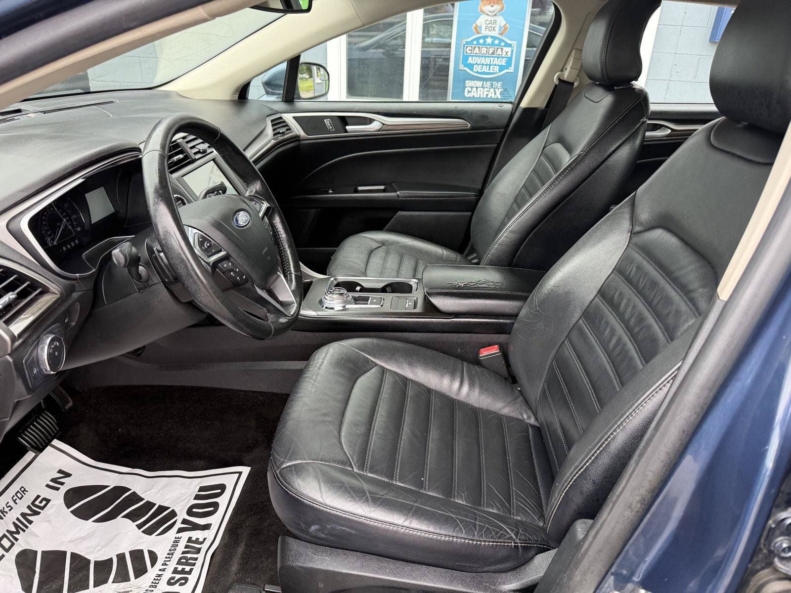 Used 2018 Ford Fusion SE w/ Fusion SE Technology Package FWD image 8