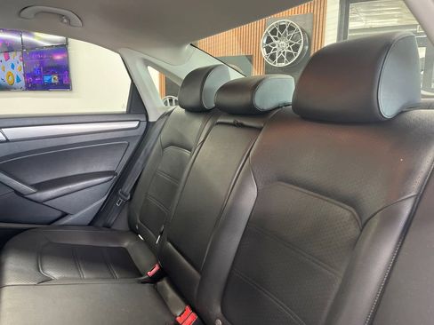 Used 2014 Volkswagen Passat TDI SE FWD image 31