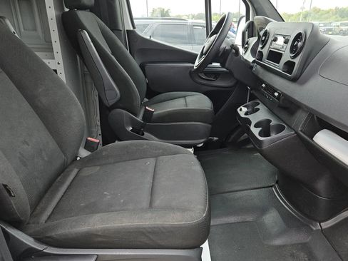 Used 2021 Mercedes-Benz Sprinter 1500 image 10