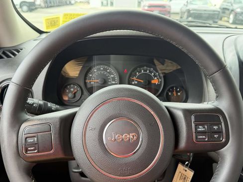 Used 2015 Jeep Patriot Latitude AWD/4WD image 32
