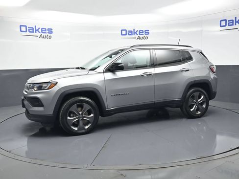 Used 2022 Jeep Compass Latitude AWD/4WD image 5