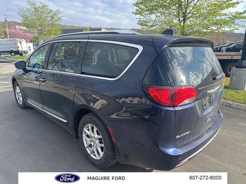 Used 2020 Chrysler Pacifica Touring-L image 7