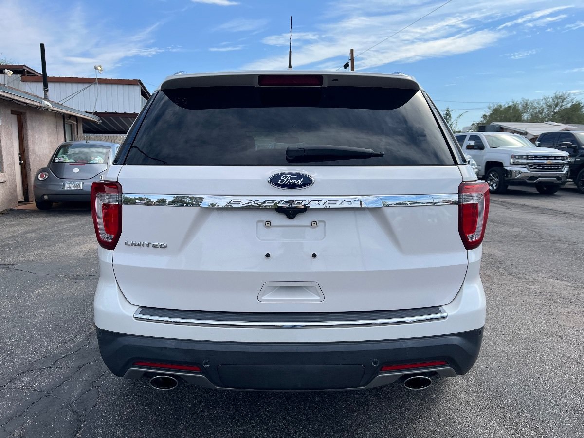 Used 2019 Ford Explorer Limited w/ Class III Trailer Tow Package FWD image 4