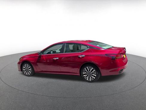 Used 2025 Nissan Altima 2.5 SV FWD image 10