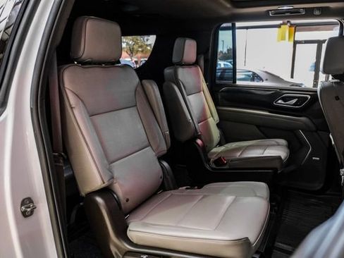 Used 2022 GMC Yukon XL SLT w/ SLT Premium Package image 31