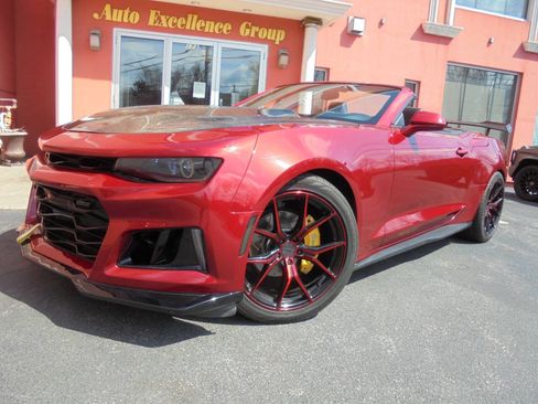 Used 2017 Chevrolet Camaro LT RWD image 40