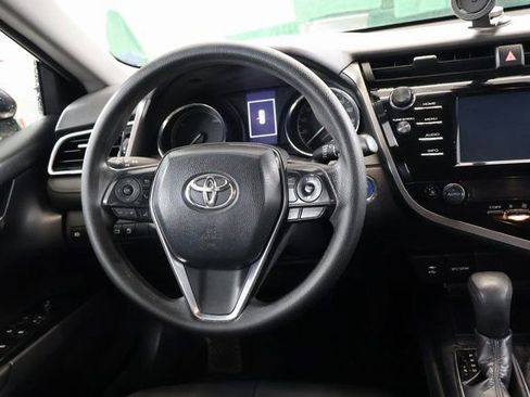Used 2018 Toyota Camry XLE image 15
