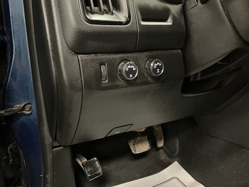 Used 2020 Chevrolet Colorado LT AWD/4WD image 11