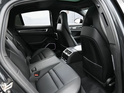 Certified 2023 Porsche Panamera 4 Platinum Edition image 28