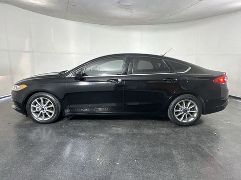 Used 2017 Ford Fusion SE w/ Fusion SE Technology Package image 5