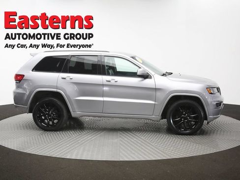 Used 2017 Jeep Grand Cherokee Altitude AWD/4WD image 45
