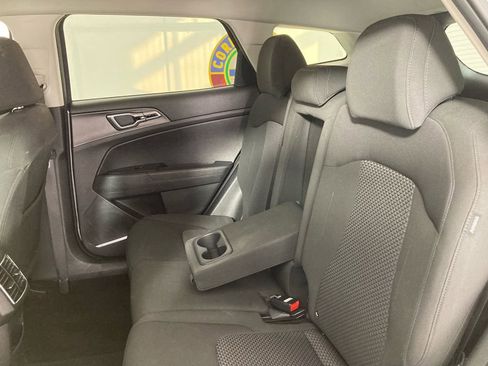 Used 2025 Kia Sportage LX image 17