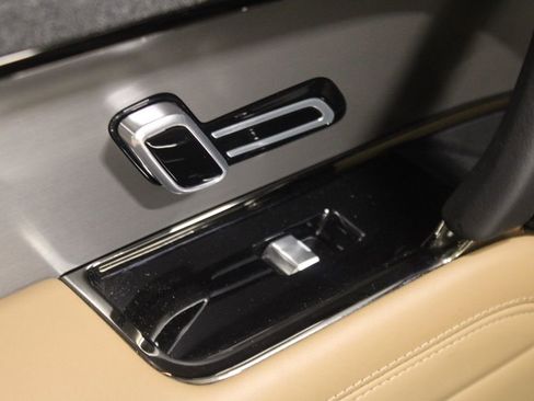 Used 2025 Land Rover Range Rover Sport SE image 39