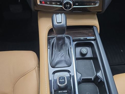 Used 2016 Volvo XC90 T6 Momentum w/ Momentum Plus Package image 15