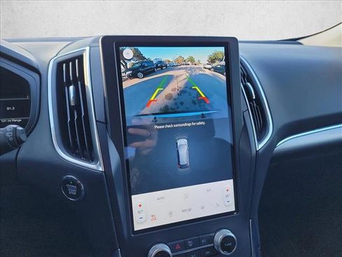 Used 2024 Ford Edge Titanium image 23