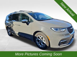 Used 2023 Chrysler Pacifica Limited video 1