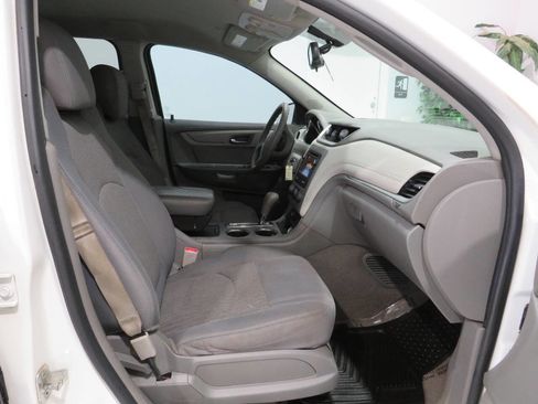 Used 2014 Chevrolet Traverse LS image 11