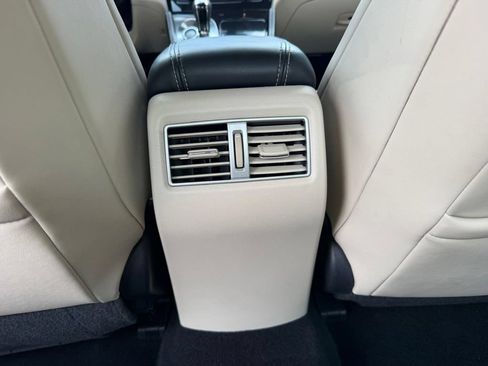 Used 2016 Nissan Maxima Platinum w/ Interior Lighting Package FWD image 18