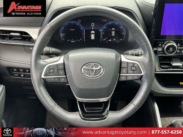 Used 2024 Toyota Highlander Platinum AWD/4WD image 19