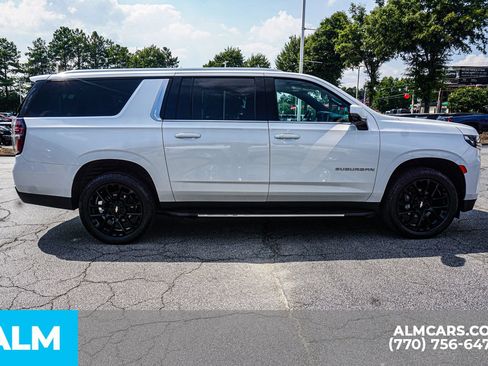 Used 2022 Chevrolet Suburban LT w/ LT Signature Package AWD/4WD image 10