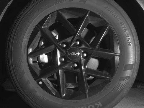 Used 2025 Kia K5 LXS FWD image 12