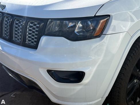 Used 2018 Jeep Grand Cherokee Altitude image 8